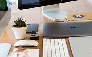 巨大失误！胜利门将远距离出击被断球，奎尼奥内斯轻松破空门