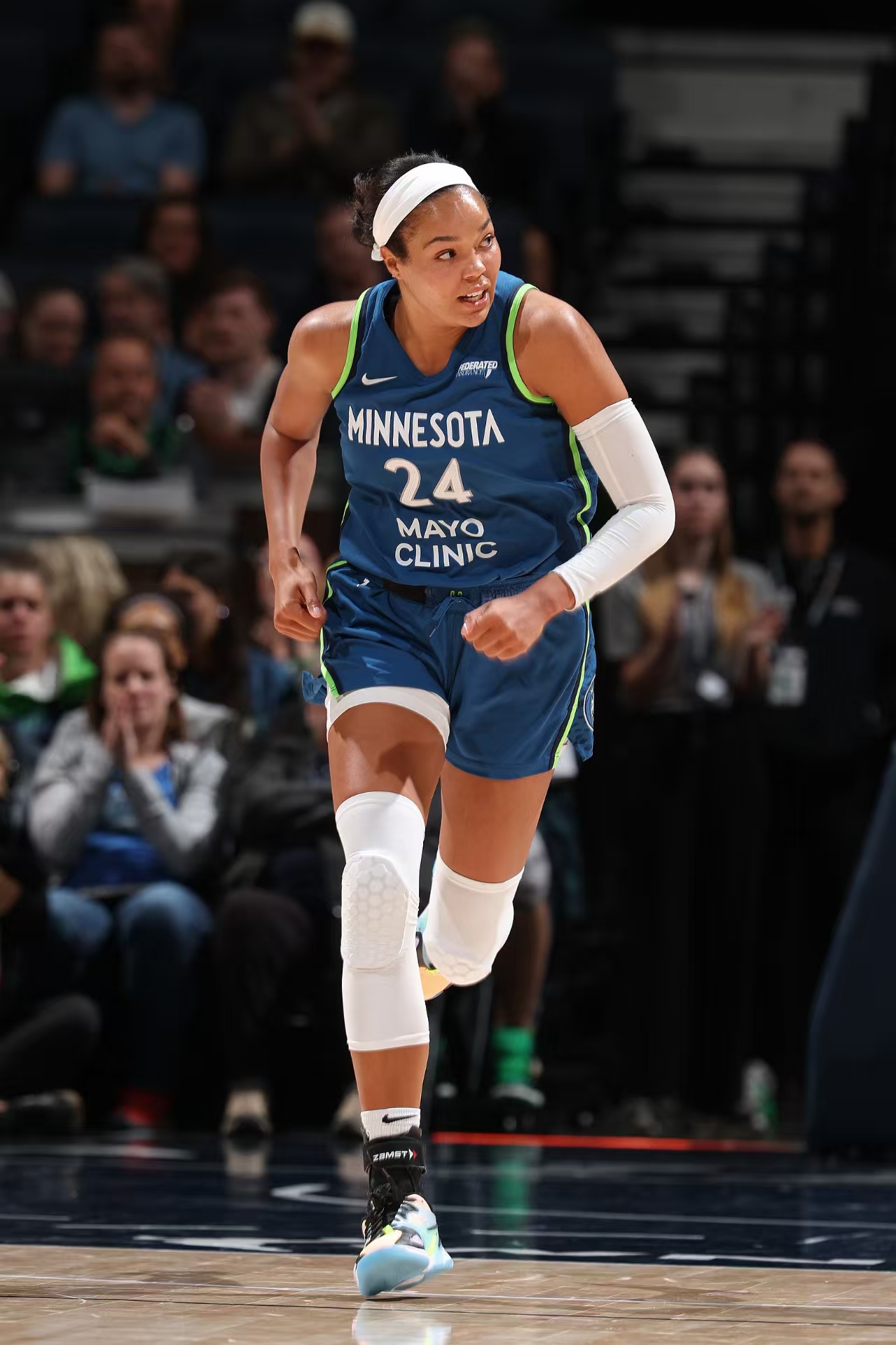 统治力！科利尔成WNBA史上首位单节送5抢断2盖帽的球员