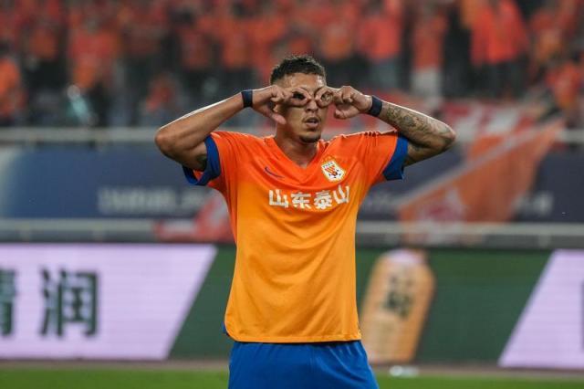 pg电子官网-【亚冠】克雷桑破门郑铮头球绝平 泰山2比2平横滨